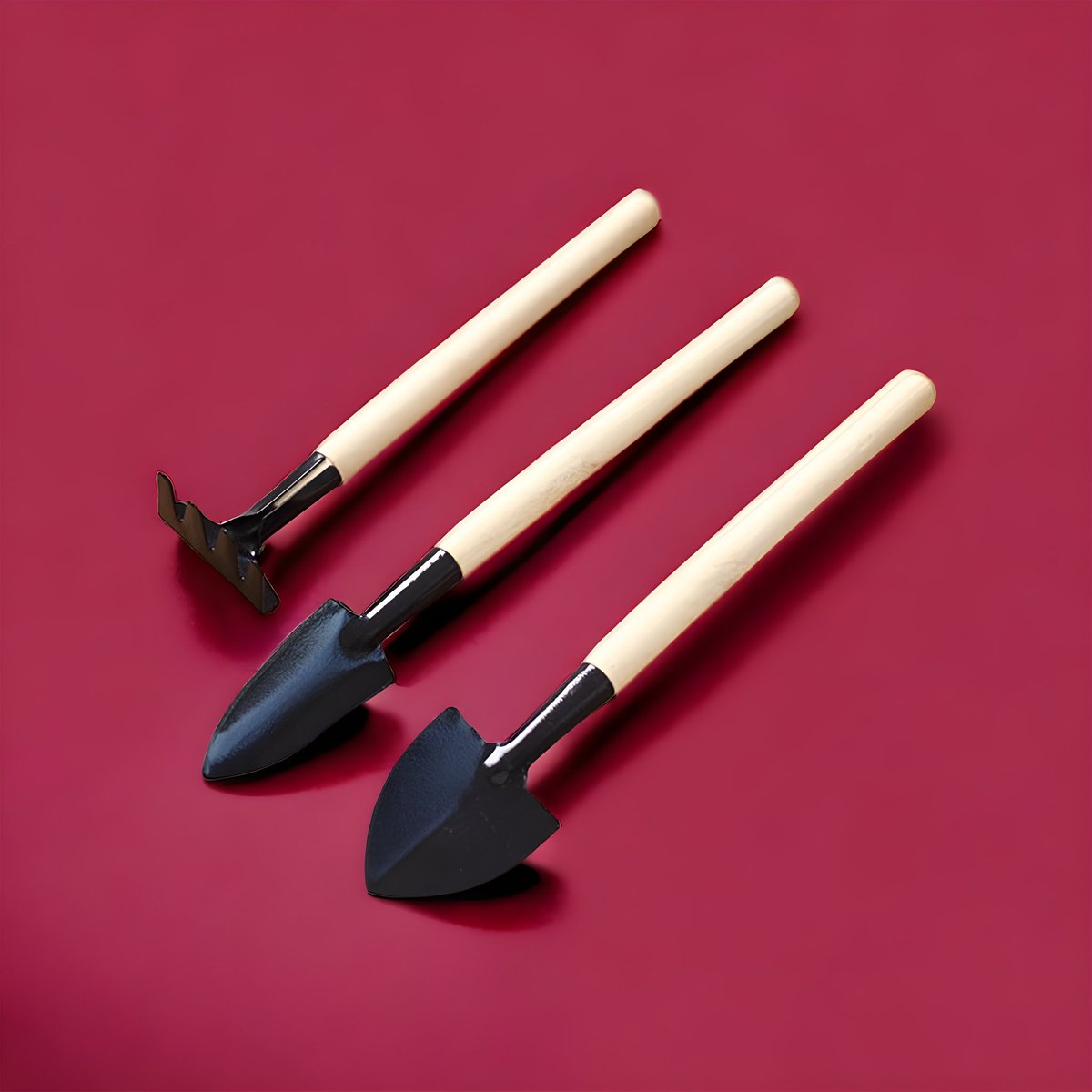 shopfolia's tweet photo. This three-piece set of mini #gardening tools is both small and practical, making it a great choice for home maintenance of potted plants. https://t.co/3y7PHsnEel