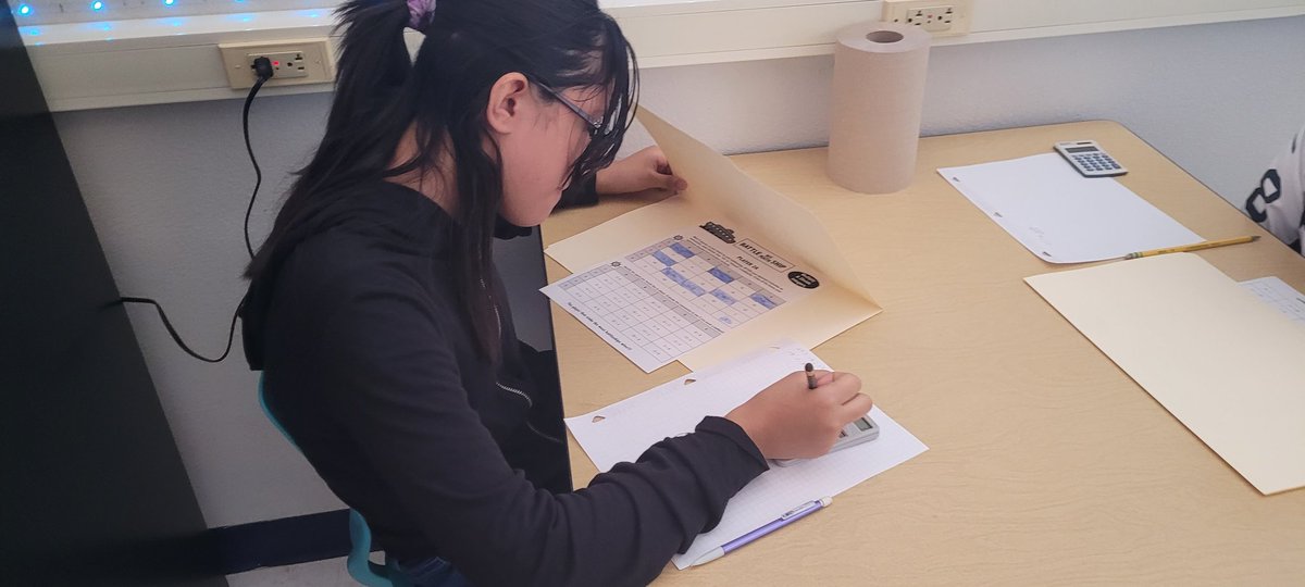 AReyes_HMS's tweet image. Competative 💙Cav Time🧡 multiplying and dividing integers through a game of Battleship! #Chasing100 #CavPride @Hernando_MS