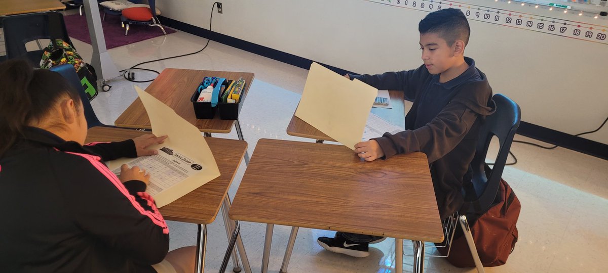 AReyes_HMS's tweet image. Competative 💙Cav Time🧡 multiplying and dividing integers through a game of Battleship! #Chasing100 #CavPride @Hernando_MS