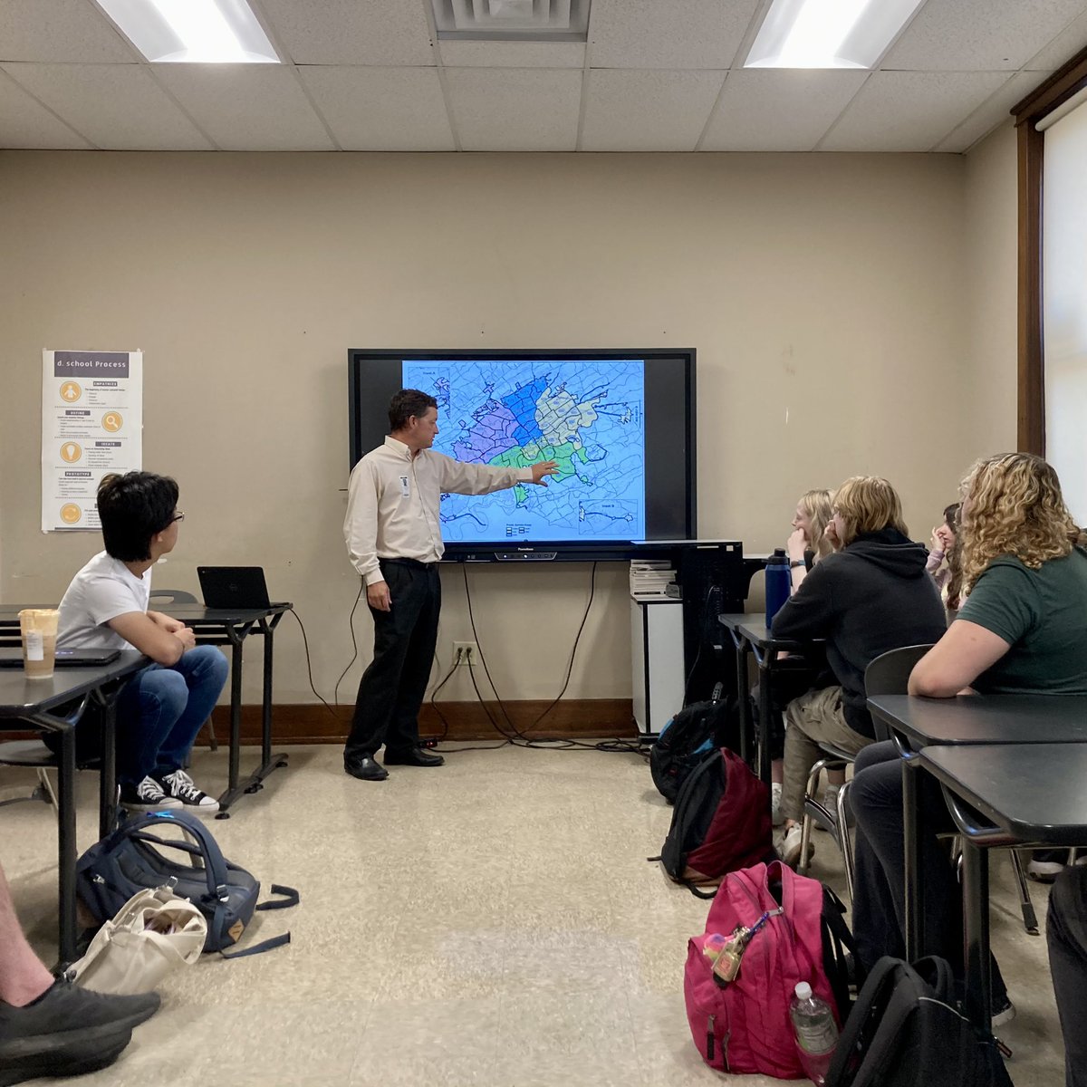 Chad Weth, Director of Public Works, spoke with STEM 2 students learning about Urban Planning. What a great experience for our students! <a href="/CityKnoxvilleTN/">City of Knoxville</a> <a href="/lnstemac/">L & N STEM Academy</a> #STEM