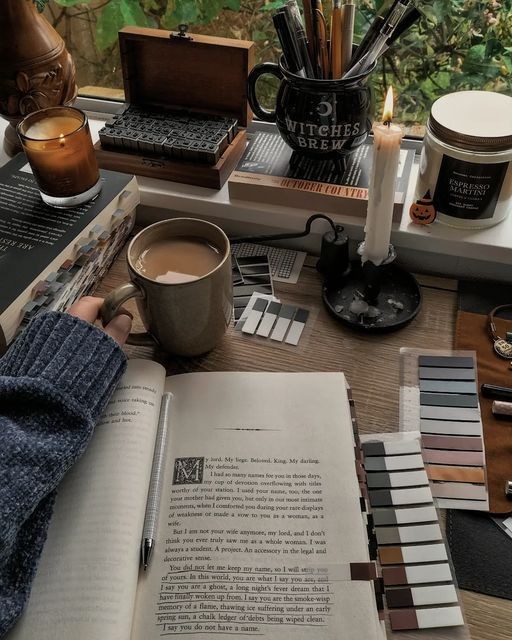 _indigodreams_'s tweet photo. coffee and books https://t.co/tOaMIJa6cx