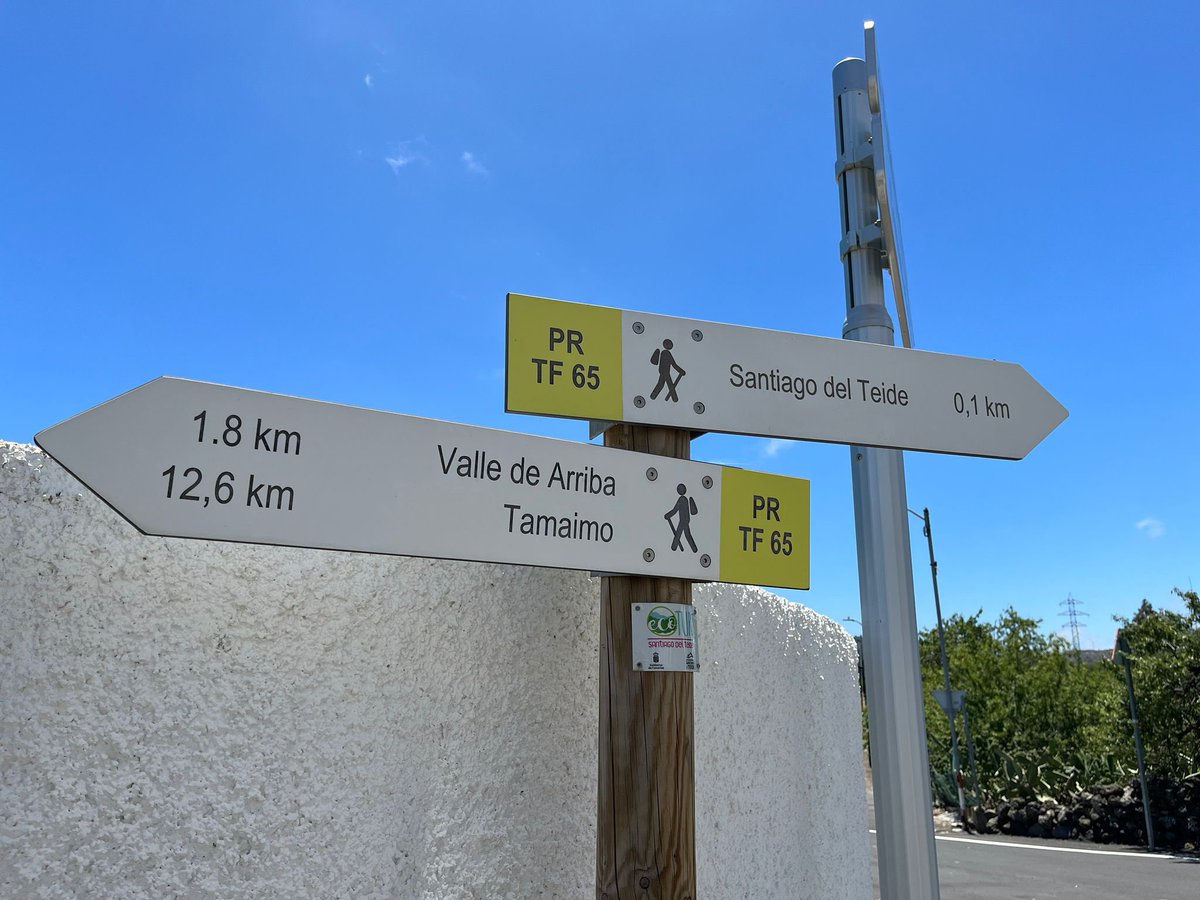 🇪🇸 Descubre la diversidad de #SantiagodelTeide en 3️⃣ horas: desde el Volcán Chinyero hasta la costa a través del sendero PR-TF 65, que cuenta con 7,3 km de dificultad media. 

¿Te animas? 🌄🥾 

#TurismoSDT
