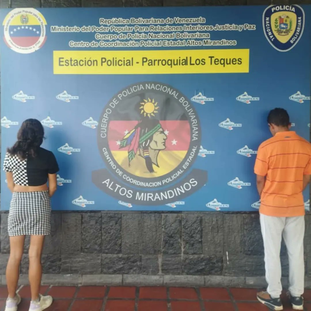 cpnb_losteques's tweet photo. En el sector Los Barriales, parroquia Los Teques, en labores de patrullaje funcionarios (as) del @cpnb_altosmirandinos adscritos a la Estación Policíal Parroquial Los Teques aprehendieron a dos ciudadanos por el presunto delito de Hurto. https://t.co/oOwkhVJHTs