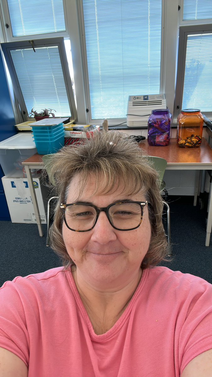 Missy134339's tweet photo. Checking out #KahootEDUMeetup  @Kahoot https://t.co/JtNp2y56fS