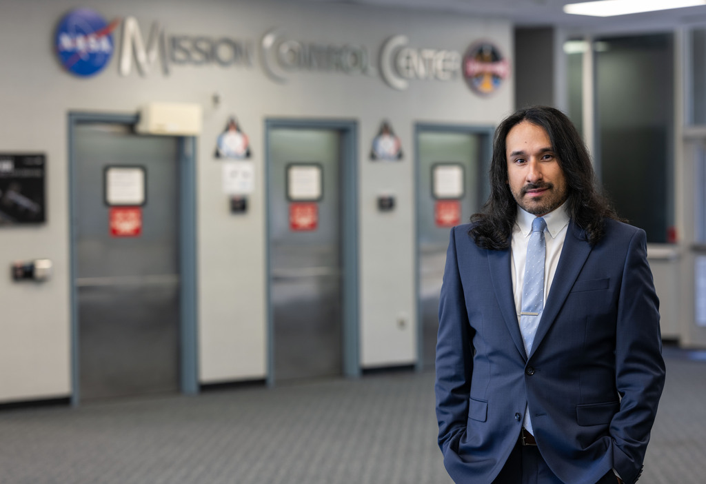 exceptionalvids's tweet photo. Strategic Communications Manager Isidro Reyna via NASA https://t.co/YvAgUgMt7V https://t.co/mo8ruvgWNm