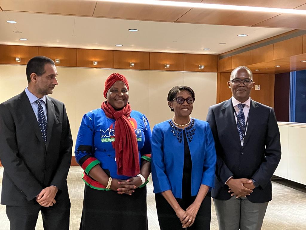 Gavi’s <a href="/MaphosaThabani/">Thabani Maphosa</a> met with <a href="/SaudeMisau/">Ministério da Saúde-MISAU</a>’s Ilesh Jani, <a href="/health_malawi/">Ministry of Health, Malawi</a>’s Dr Khumbize Kandodo Chiponda and <a href="/WHOAFRO/">WHO African Region</a>’s <a href="/MoetiTshidi/">Dr Matshidiso Moeti</a> for <a href="/VillageReach/">VillageReach</a>’s roundtable discussion at #UNGA78 to restore and catch-up lost progress on achieving #UHC.