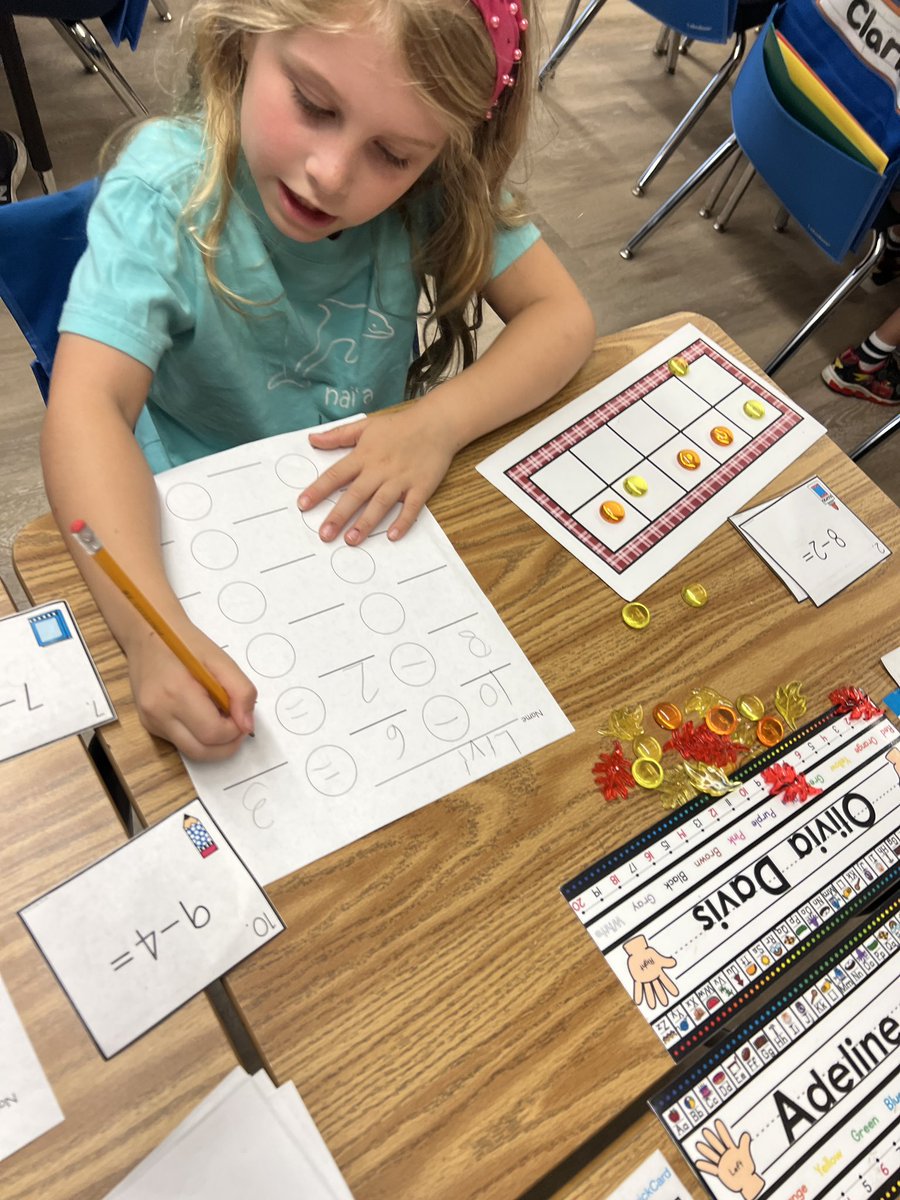 SealePCE's tweet photo. Utilizing some @RISDmath department Make &amp; Take supplies for small group time. Instant engagement when you have fall themed counters 🤗🍂 Thanks Audrey! https://t.co/Px188vV2HH