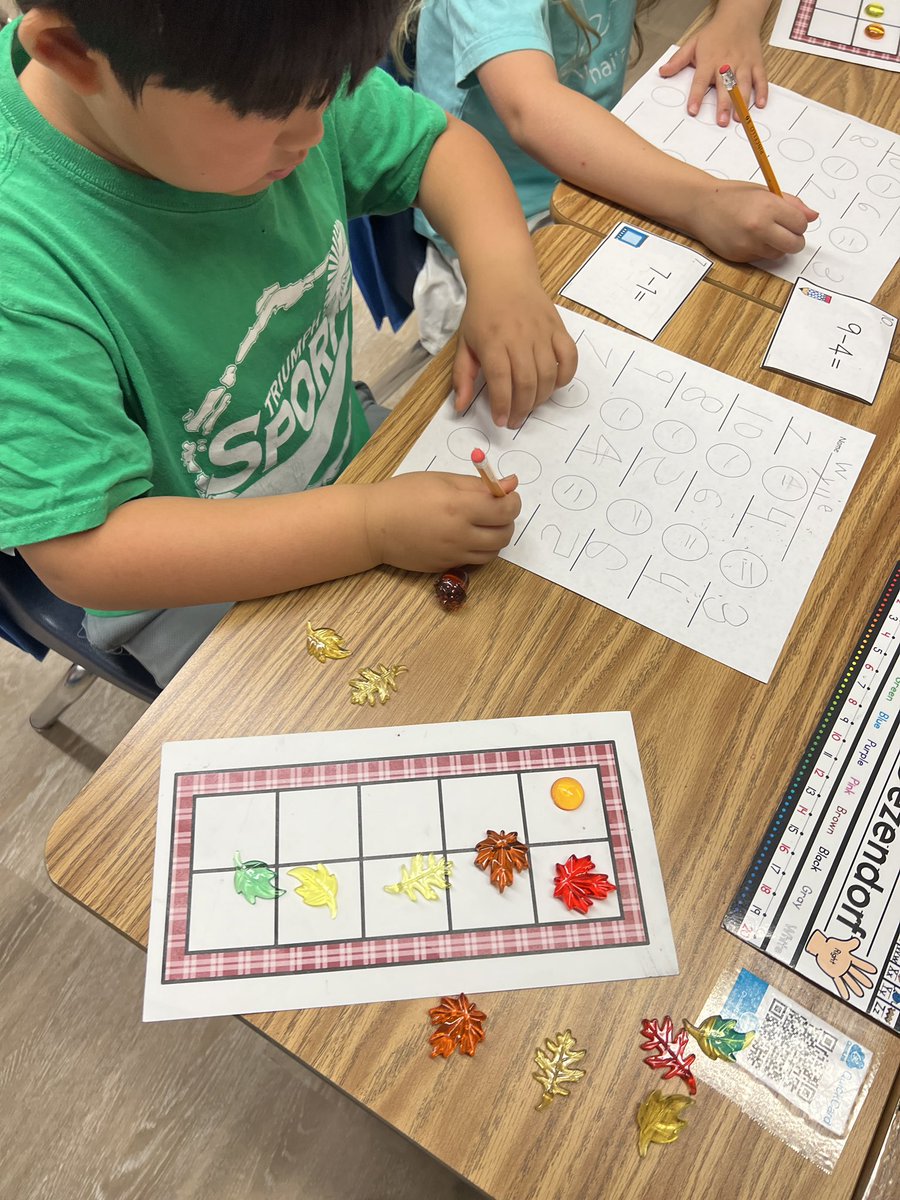 SealePCE's tweet photo. Utilizing some @RISDmath department Make &amp; Take supplies for small group time. Instant engagement when you have fall themed counters 🤗🍂 Thanks Audrey! https://t.co/Px188vV2HH
