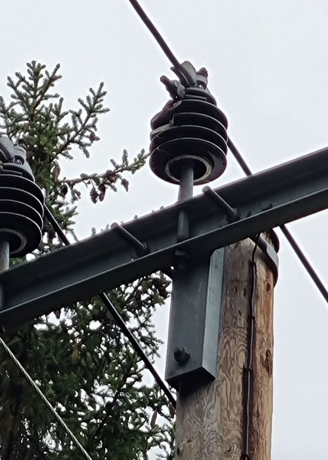 HKN_Hallingdal's tweet photo. Denne, vanlegvis, stødige karen skal tole minst 22.000 Volt, men når han sviktar lagar han jæv.... mykje trøbbel. https://t.co/7LvaQAQD9h