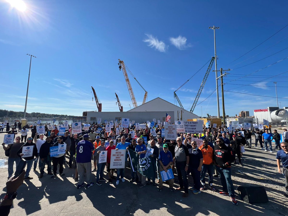 ITFglobalunion's tweet photo. ✊🪧ØRSTED DAY OF ACTION keeps moving as @ILAUnion members mobilise in New London to demand @Orsted respect their commitments to workers #OrstedStopUnionBusting https://t.co/O1oHRD5OII