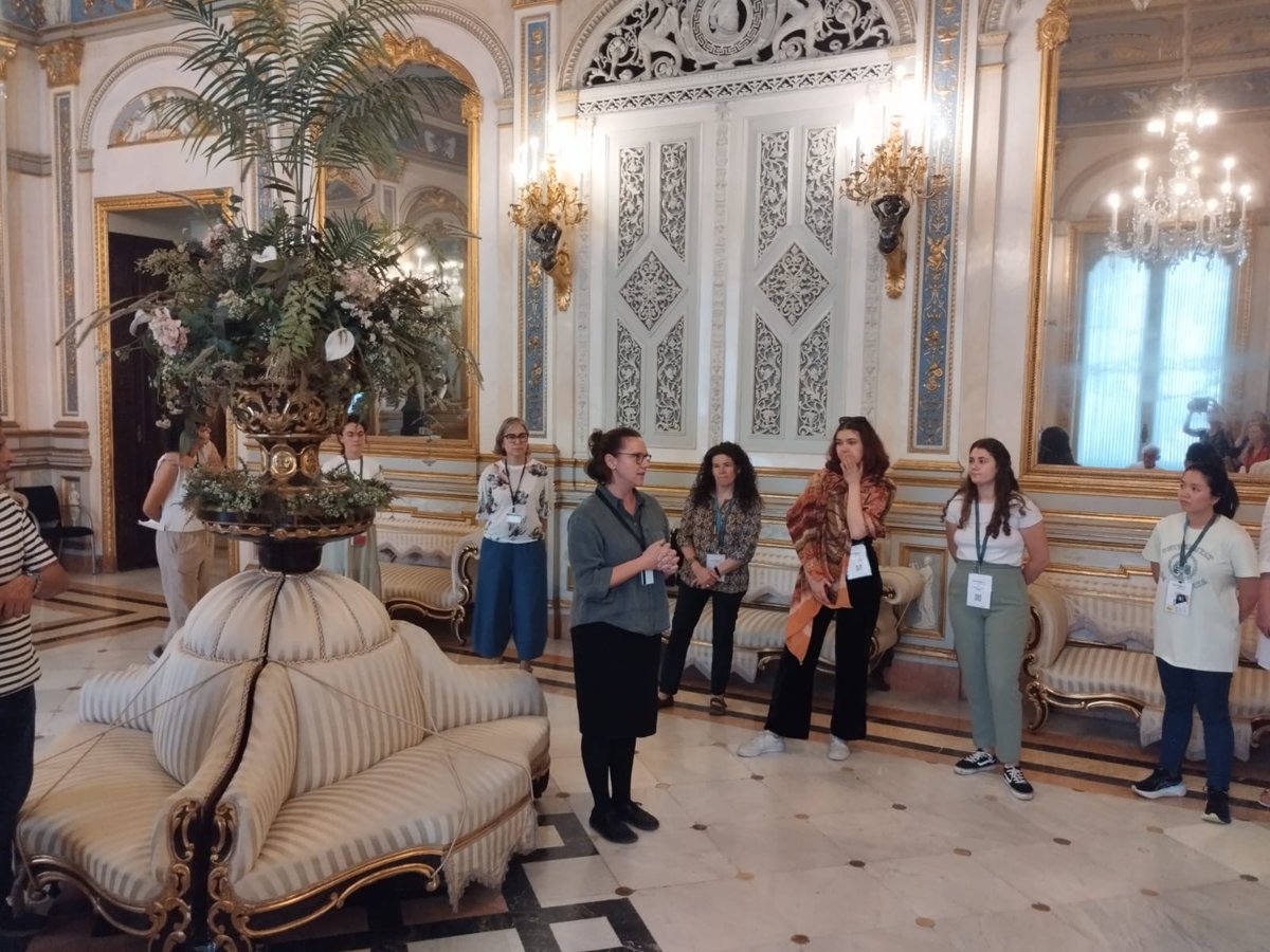 MNCeramica's tweet photo. #Estápasando
Un grupo de 25 asistentes al congreso del @IcomOfficiel que se celebra estos días en Valencia realiza una visita técnica a nuestra sede con la participación de la dirección y las técnicas de conservación y restauración del centro.
#icomcc2023
#visitatécnica https://t.co/MsTsP177GH