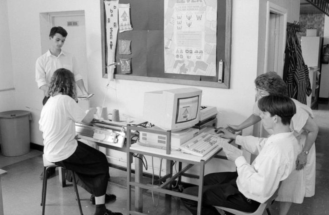 ArchandHeritage's tweet image. This week is #NationalCodingWeek! Enjoy these images of Staffordshire folks honing their tech skills, including a 1992 computer class at Alleynes High School in Stone, a 1992 Royal Mail office in Stoke on Trent and a computer operator at the Reliant Works, Tamworth in 1980.