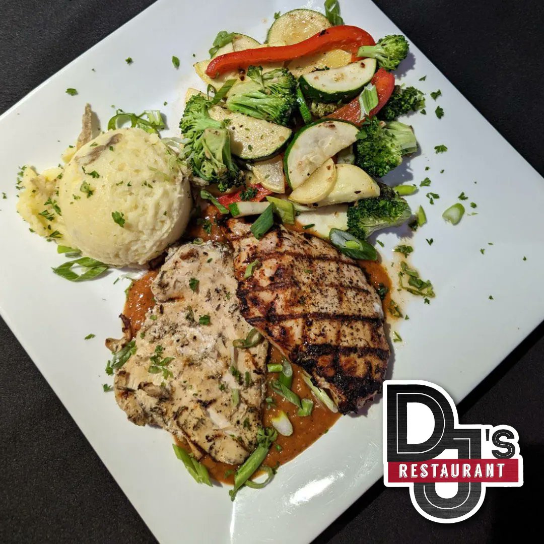 DJs_Restaurant's tweet photo. Introducing the NEW Grilled Chicken Breast, prepared and marinated with the highest quality ingredients. Served in a fire-roasted tomato espagnole sauce for an unforgettable taste! Pair it with our signature cocktails, wines, or craft beers for the ultimate dining experience! https://t.co/7txBK36rpb