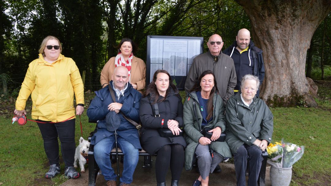 NHSLanarkshire's tweet photo. A new memorial bench has been unveiled at Calderglen Park, in tribute to the selfless Lanarkshire heroes who have given the gift of life through organ donation. 

https://t.co/p5S89AOfzK https://t.co/NvqgfD0AzD