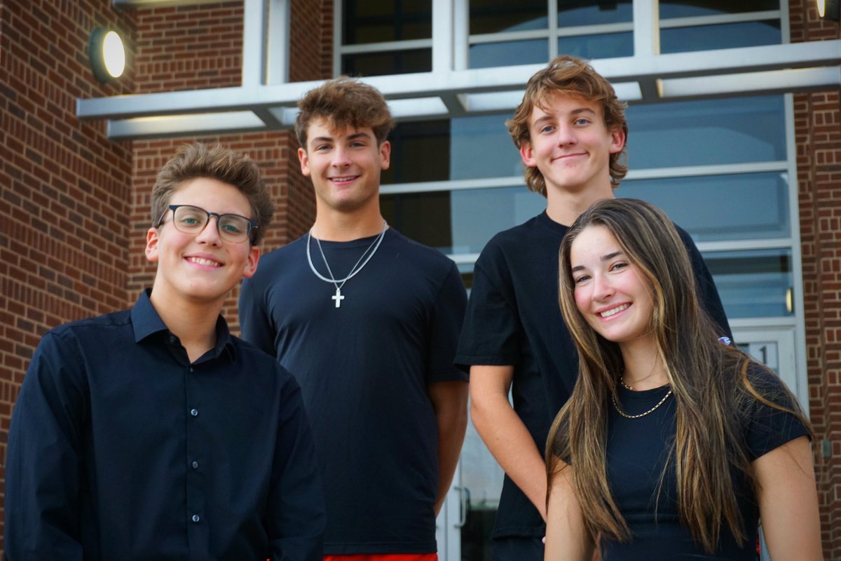 Impromptu photo shoot with the cousins was so successful! We realized this would be the only year they are all in HS together and wanted to get some pics. ❤️🤍🖤
Class of…..’24, ‘25, ‘26, ‘27 🦅
#RHHS #Southside