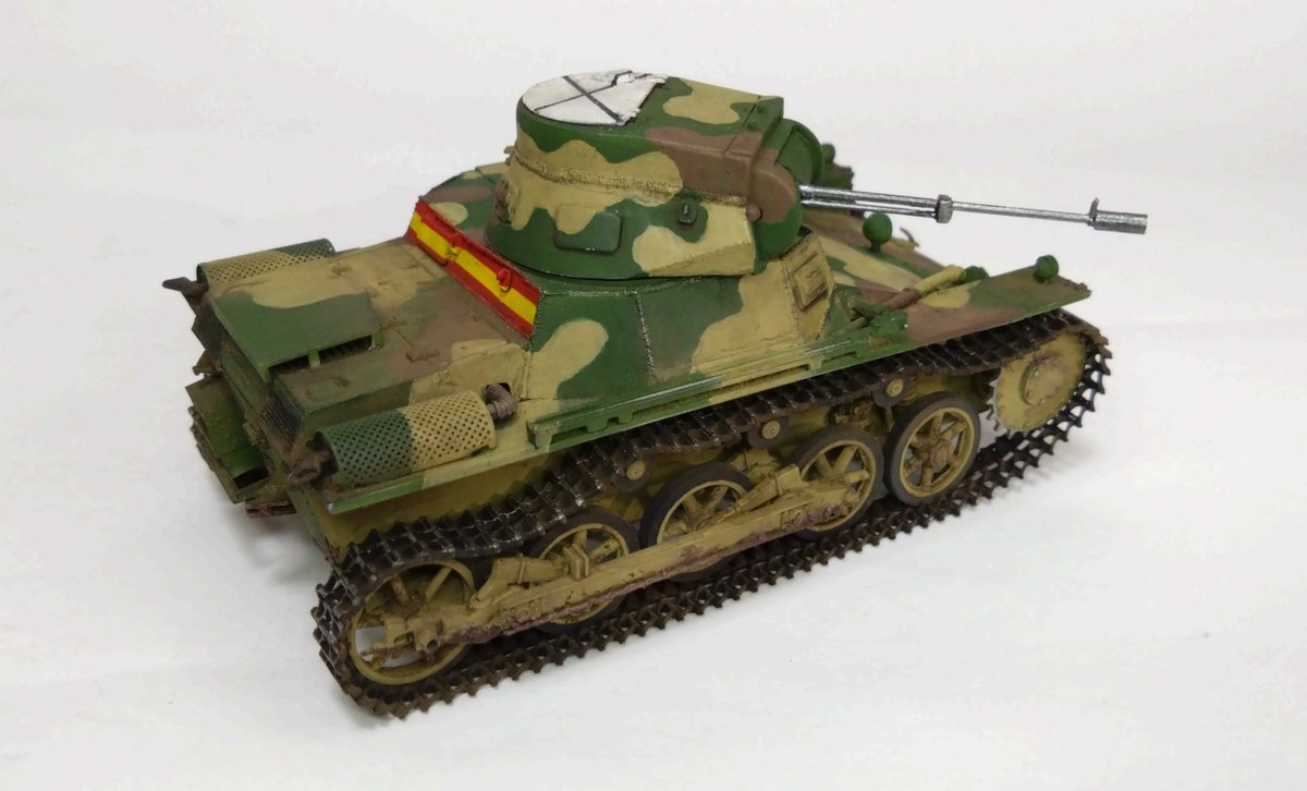 jp4_l70_a's tweet photo. 1/35 I号戦車A型 ブレダ マスターボックス
スペイン内戦でたった4輌しかないのに
夙に有名な軽戦車
MB社製のこのキットの最大の謎は
機関砲が右にオフセットされている事
発売当時は資料が少なかっただろうけど
とても不思議な解釈
ヤフオク!にて
https://t.co/gaTlA8NRPo
#panzer1 #breda https://t.co/OiQfnZzUPd