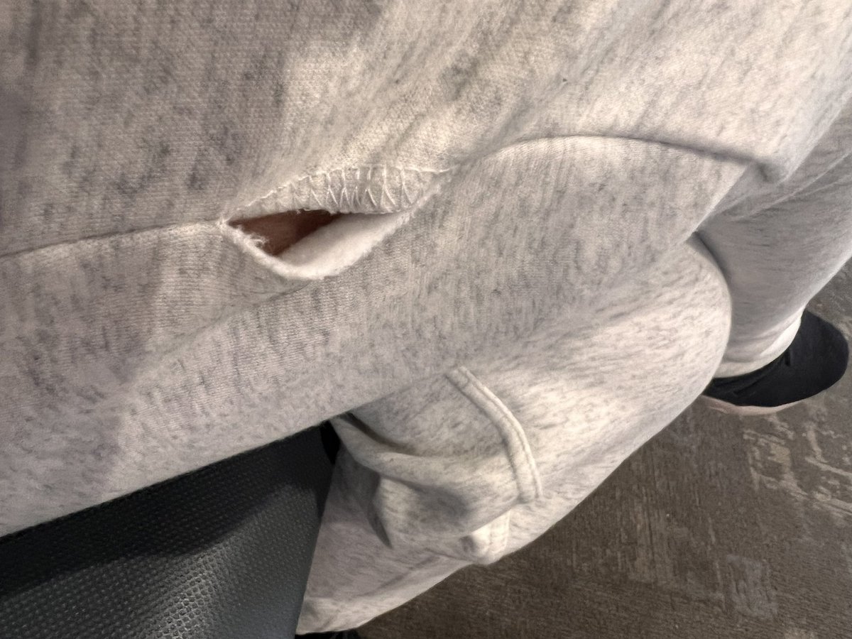 .@Fabletics quality has plummeted. I have these pants less than a week and there is a hole in them where the stitching came out. WTF. For $60 I’d expect more.