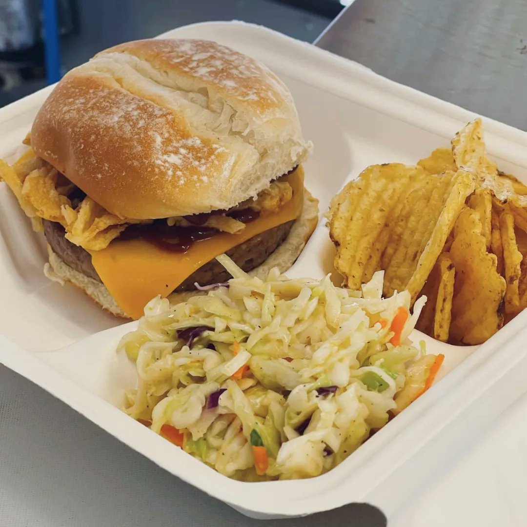 GreenPaperProd's tweet image. Elevate your meals and reduce your footprint with our three-compartment compostable clamshell! 🌱♻️ 

Perfect for a burger, coleslaw, and chips combo, this #eco-friendly packaging keeps your food fresh while supporting the planet. 🍔🥗🍟 #CompostablePackaging
📸 @rollinbowlstruck