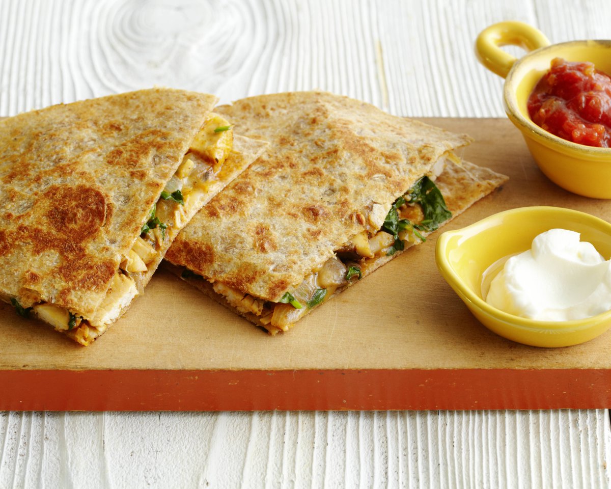 FoodNetwork_UK's tweet image. For #MidweekMeals, why not try our Easy Chicken-Mushroom Quesadillas? 🇲🇽 This low effort, delicious meal is perfect for last-minute dinner plans and the recipe can serve up to 4 people!
🔗 Click the link to access the mouth-watering recipe: foodnetwork.co.uk/recipes/easy-c… #Quesadillas