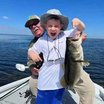 Capt Paul D. keeping the kids smiling and making new life stories!
Get your kids out; days like this are memories forever!

👉 bit.ly/3sxKwKB 

#bassonline #fishingguide #bassguide #bassfishingguide #bassfishingcharter #bestguide #kidsfirst #keepsmiling #bassfishing