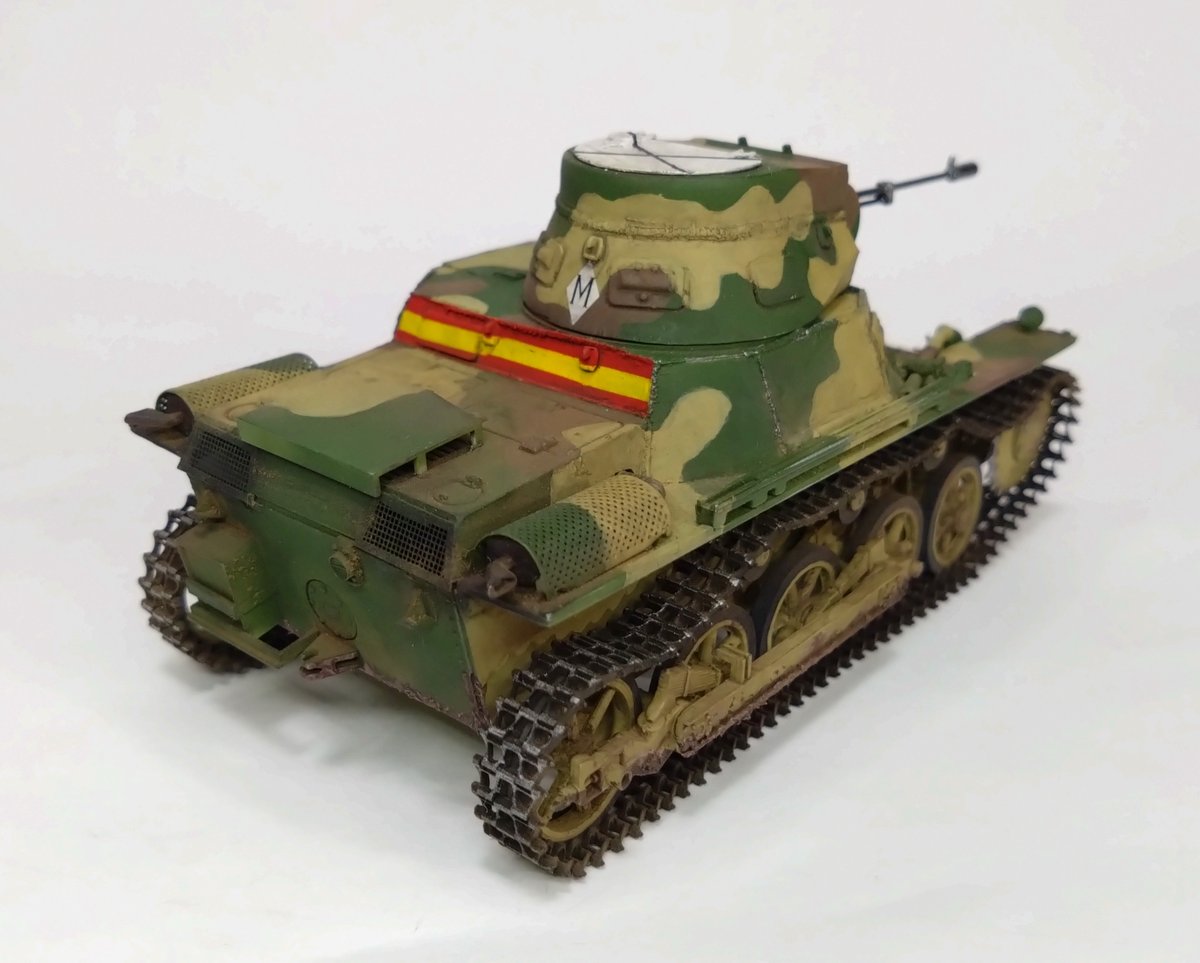 jp4_l70_a's tweet photo. 1/35 I号戦車A型 ブレダ マスターボックス
スペイン内戦でたった4輌しかないのに
夙に有名な軽戦車
MB社製のこのキットの最大の謎は
機関砲が右にオフセットされている事
発売当時は資料が少なかっただろうけど
とても不思議な解釈
ヤフオク!にて
https://t.co/gaTlA8NRPo
#panzer1 #breda https://t.co/OiQfnZzUPd