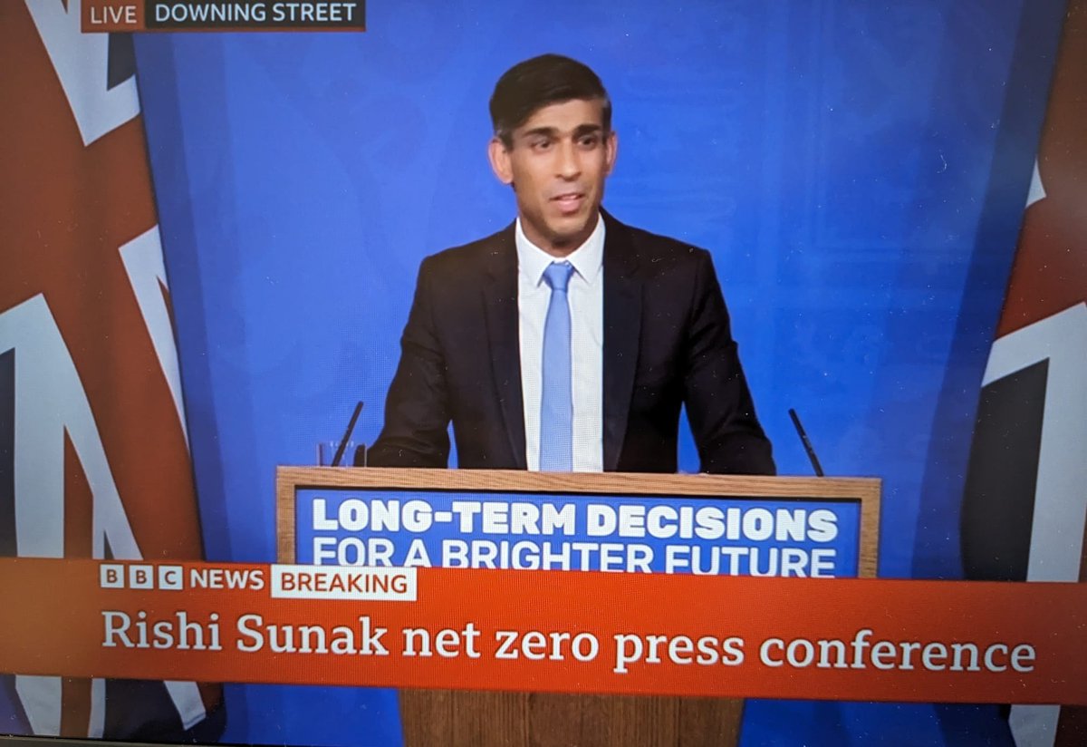 Mohamed Adow (@mohadow) on Twitter photo The UK Prime Minister was already looking desperate and weak, but by trying to roll back the climate policies in his Govt's last manifesto, he now looks cruel & stupid.
<a href="/RishiSunak/">Rishi Sunak</a> is now a backward looking climate vandal & a threat to many of us in the global south. 🧵👇🏿 The UK Prime Minister was already looking desperate and weak, but by trying to roll back the climate policies in his Govt's last manifesto, he now looks cruel & stupid.
<a href="/RishiSunak/">Rishi Sunak</a> is now a backward looking climate vandal & a threat to many of us in the global south. 🧵👇🏿