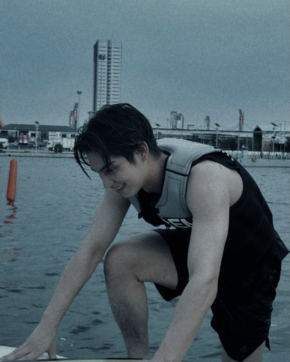 ㅤ  
ㅤ   ㅤ   ㅤ   ㅤ            ㅤ     𝘼𝙪𝙜𝙪𝙧𝙖𝙧𝙢𝙞
ㅤ   ㅤ   ㅤ   ㅤ   ㅤ      ㅤ   𝘥𝘢𝘺 𝘵𝘰 𝘥𝘢𝘺
ㅤ   
ㅤㅤㅤㅤㅤㅤㅤCooling off.
ㅤ