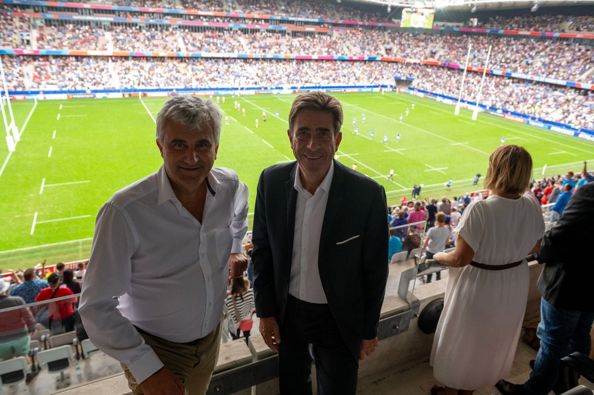 ca_ginesy's tweet photo. 🏉 Quel plaisir d'assister avec le Président de Saône-et-Loire @AccaryAndre au match Italie-Uruguay 🇮🇹🇺🇾!

#RWC2023 #RugbyWorldCup https://t.co/8D7LErQ8XD