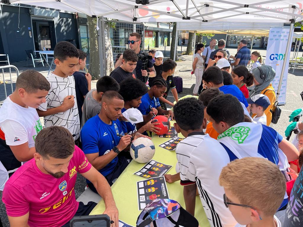 ♻️🌿🌱 Dans le cadre de sa 7ème Green Week, le <a href="/groupeneolia/">Néolia</a>, partenaire officiel du FCSM, a organisé la journée de l'environnement auprès des enfants de ses locataires ce mercredi.

🦁Thomas Fontaine, Baptiste Valette, Malcolm Viltard et Allan Ackra se sont rendus à Bethoncourt