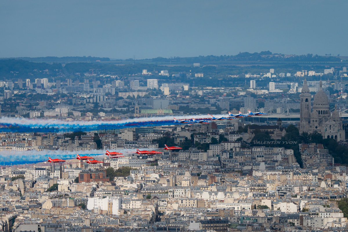 ValYV88's tweet photo. Magnifique formation de la @PAFofficiel ✈️🇫🇷 avec les @rafredarrows  ✈️🇬🇧dans le ciel de #Paris avec le Sacré Coeur en toile de fond, à l’occasion de la visite d’Etat du Roi #CharlesIII https://t.co/gnGqXtDuBN