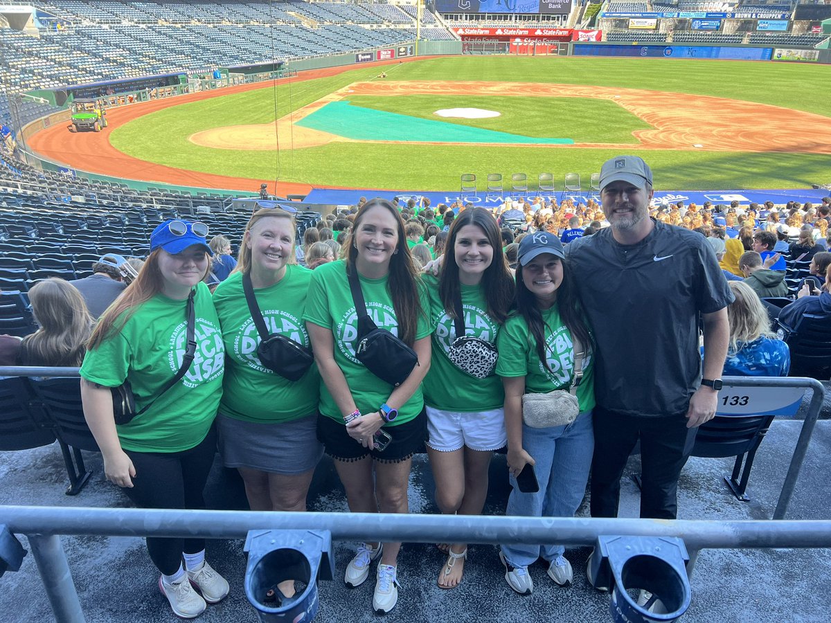 LHSIrish's tweet photo. Lafayette’s DECA and FBLA students @Royals Career Day at the K ☘️ https://t.co/xE5Cd26Hyj