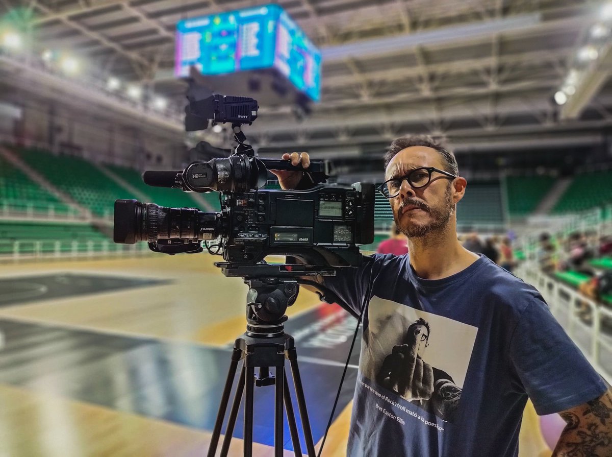 Hoy la profe y un servidor hemos vuelto al basket a disfrutar…