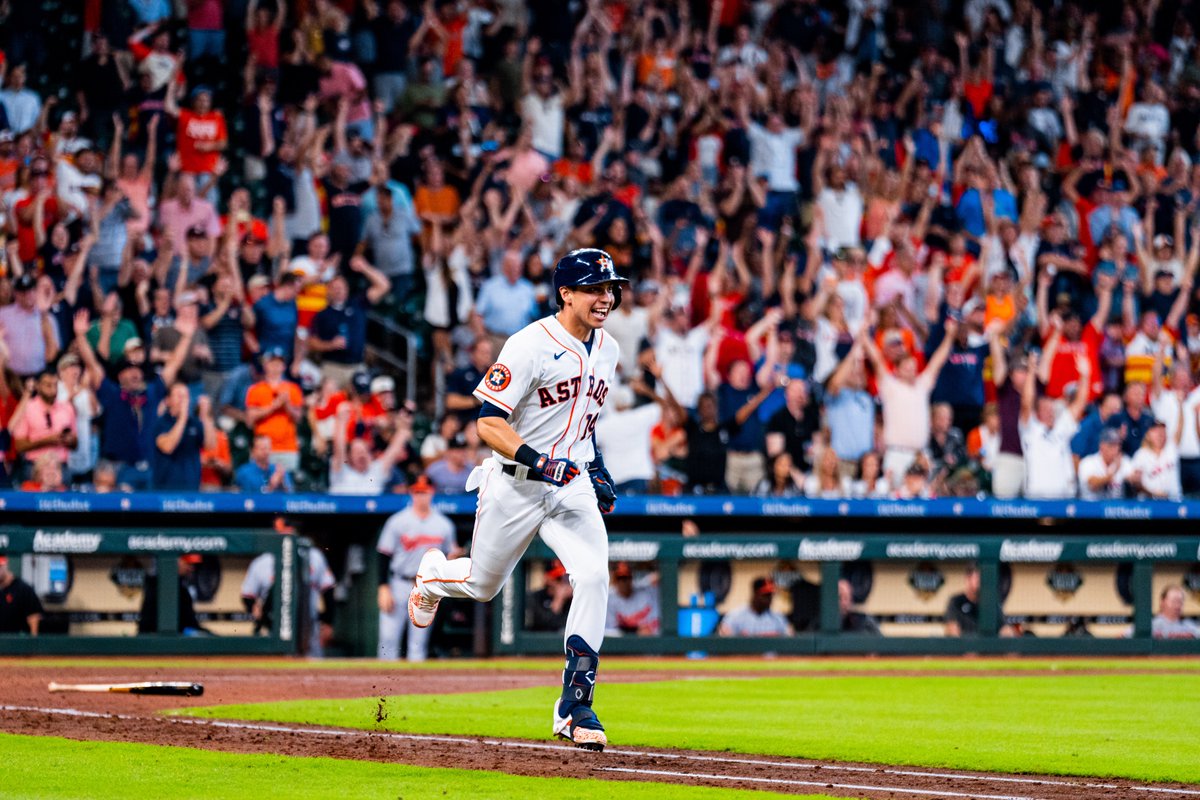 astros's tweet photo. HONDURAS, STAND UP 🗣️🇭🇳 https://t.co/1VPLWLNeiE
