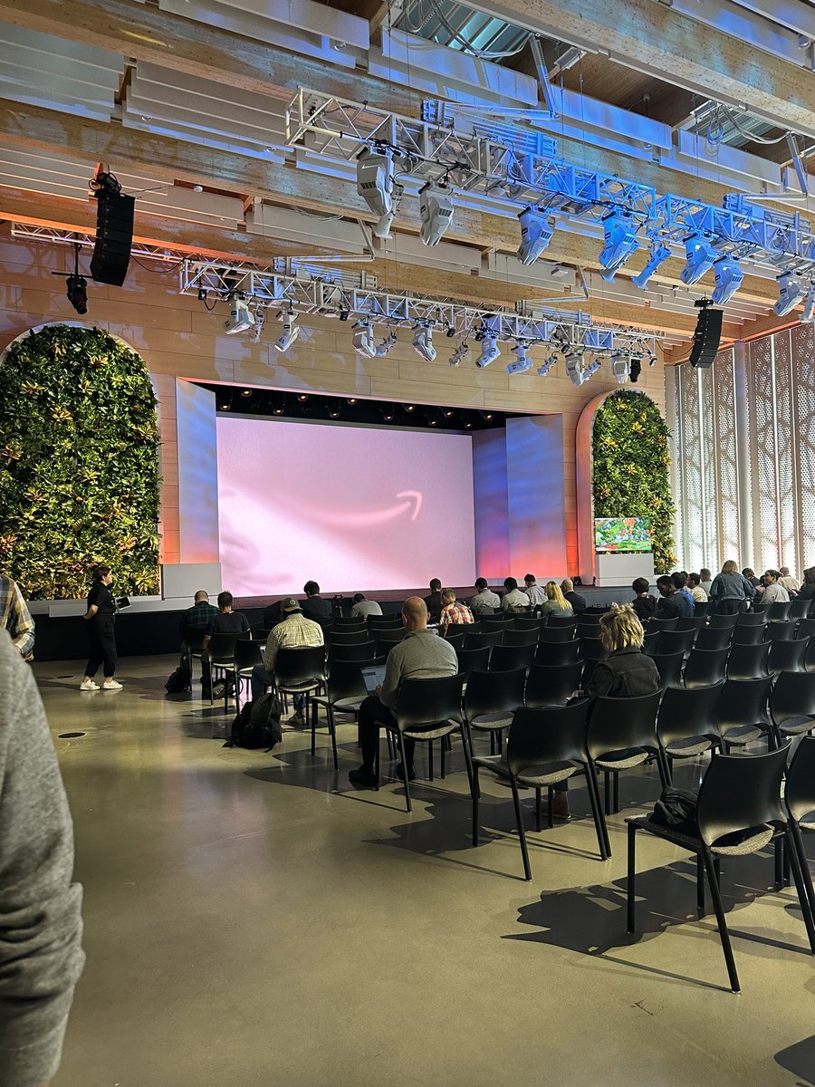 danwroc's tweet image. Since I had issues earlier, here’s a photo dump from today’s #AmazonEvent!