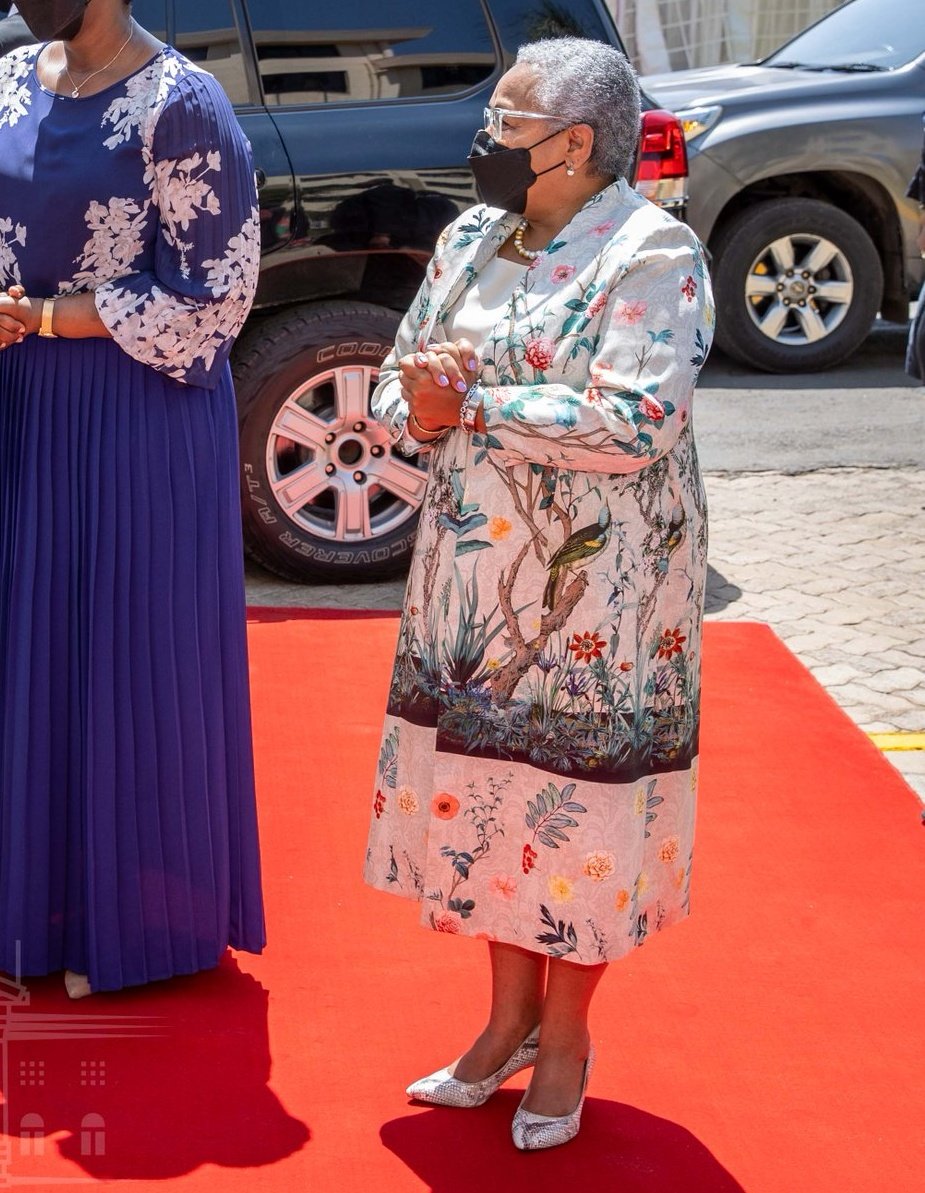 kevin_kiugi's tweet photo. "Margaret Kenyatta" poise and composure are some of the many traits to emulate from her. As they say do good go your way;she spearheaded many initiatives for women in regards to maternal health through the #BeyondZeroCampaign which cut across most counties.
#MargaretKenyatta https://t.co/FLjiHn15u7