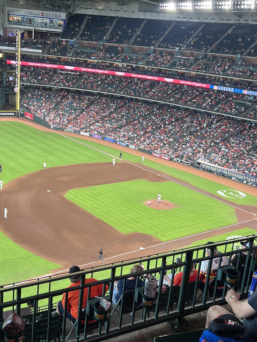 MsNBurr's tweet photo. Thank you to the @astros and @JuwanJHill for helping the @Thompson_Aldine and @BusseyES_AISD choirs have an amazing experience performing the national anthem today! @AldineISD @aldinefinearts @maty_orozco @Only1sheleah @drgoffney #myAldine https://t.co/1ZsnpNwaGO