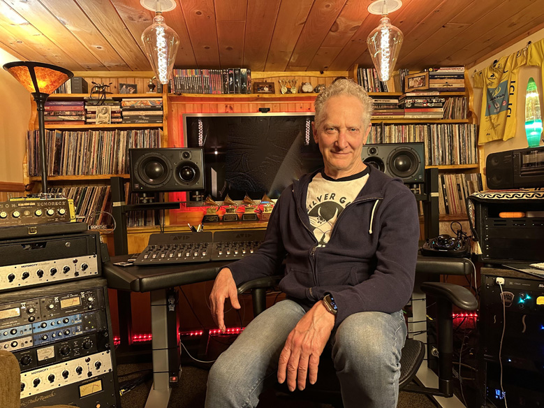 Seven-time GRAMMY Award-winning mixer/engineer <a href="/mhb850/">michael brauer</a> is talking with Vintage King about the past, present, and future of gear, his studio, and the recording industry. Catch the whole conversation in our latest installment of 30 Years / 30 Studios: bit.ly/MB30Y