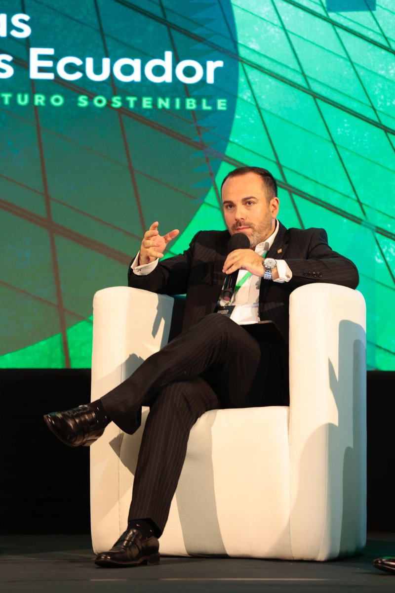 asobancos's tweet photo. David Grey, Gerente de Asuntos Corporativos y Sostenibilidad en Banco Pichincha, destacó la sólida estrategia social en la que han venido trabajando, particularmente enfocada en igualdad de género. Esta estrategia se estableció desde 2015, marcando el inicio de un enfoque claro y deliberado en la organización para abordar temas de género.