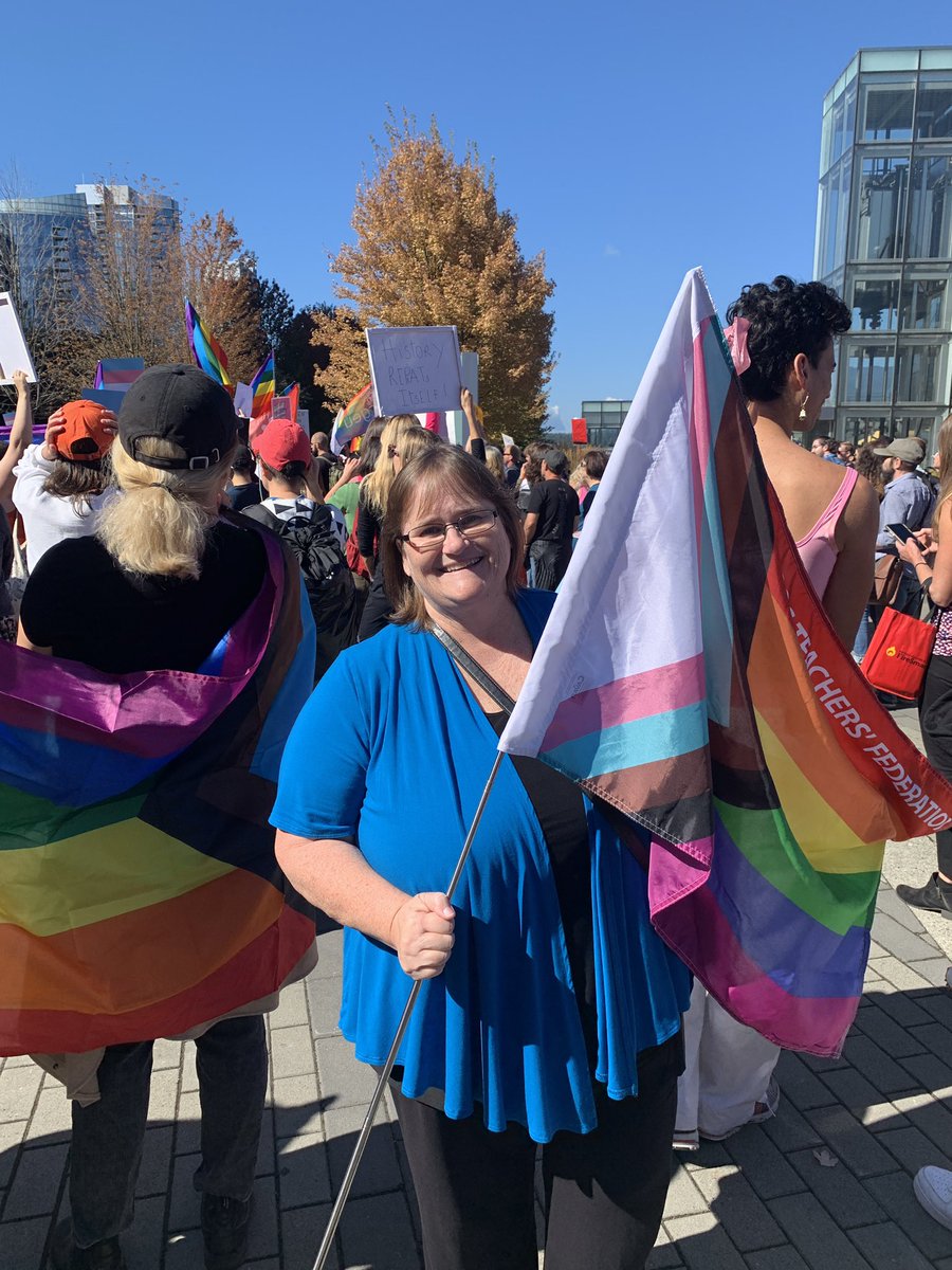@SussanneRS BCTF 1st Vice-President <a href="/CaroleGordonBC/">Carole Gordon</a> standing up proudly for kindness, inclusion and human rights. #TransRightsAreHumanRights