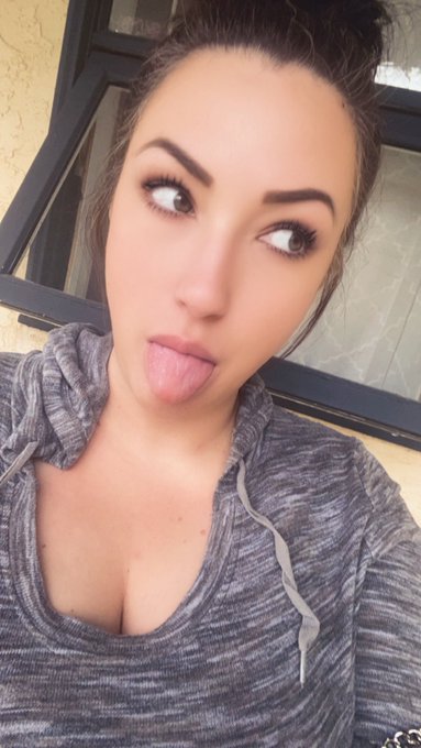 😜😜😜 https://t.co/REvk6rlj9W<a href="/tag/tittytuesday"class="tags"><span>#tittytuesday</span></a>