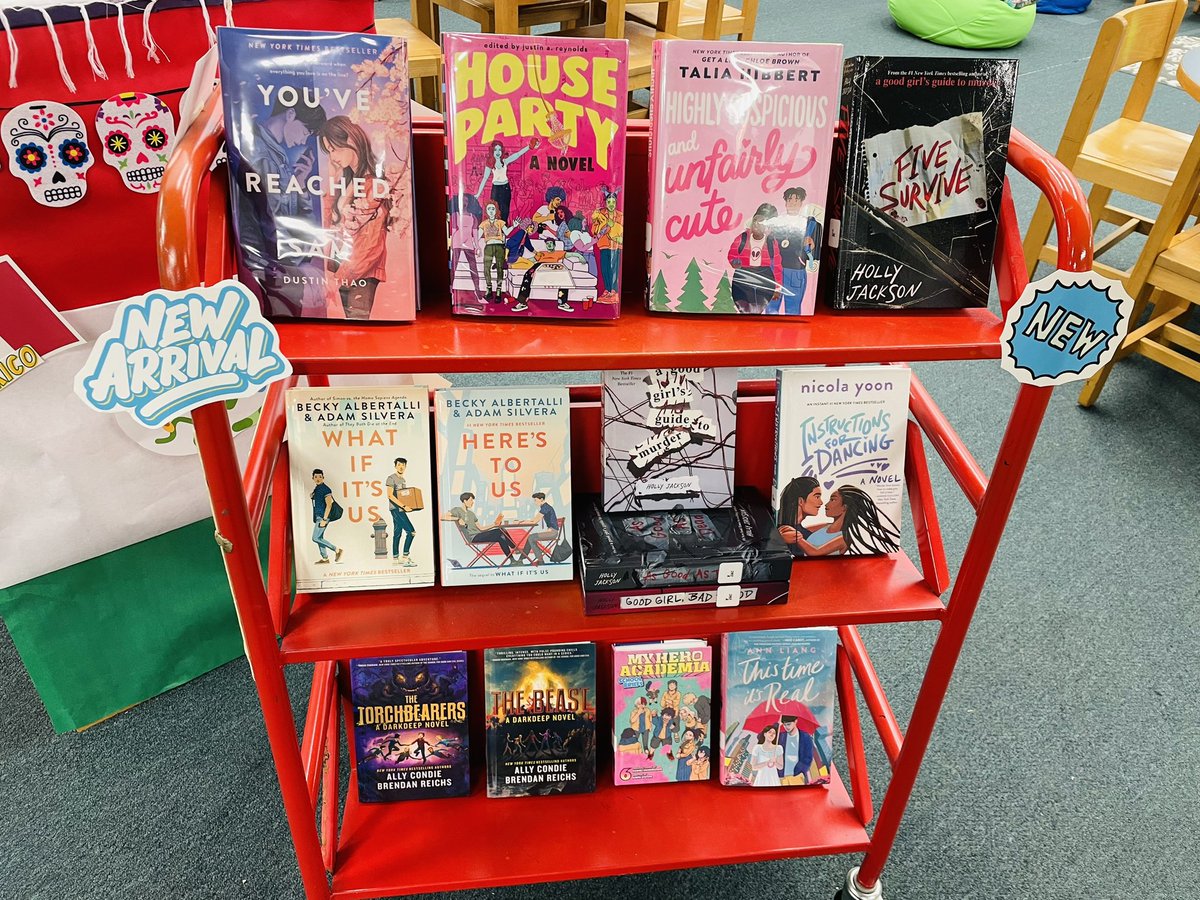 chapelhillms's tweet image. It’s the most wonderful time of the year… our NEW BOOKS ARE COMING IN! There are more boxes on the way so visit the library OFTEN! #BooksForEveryone #ilovedcsd