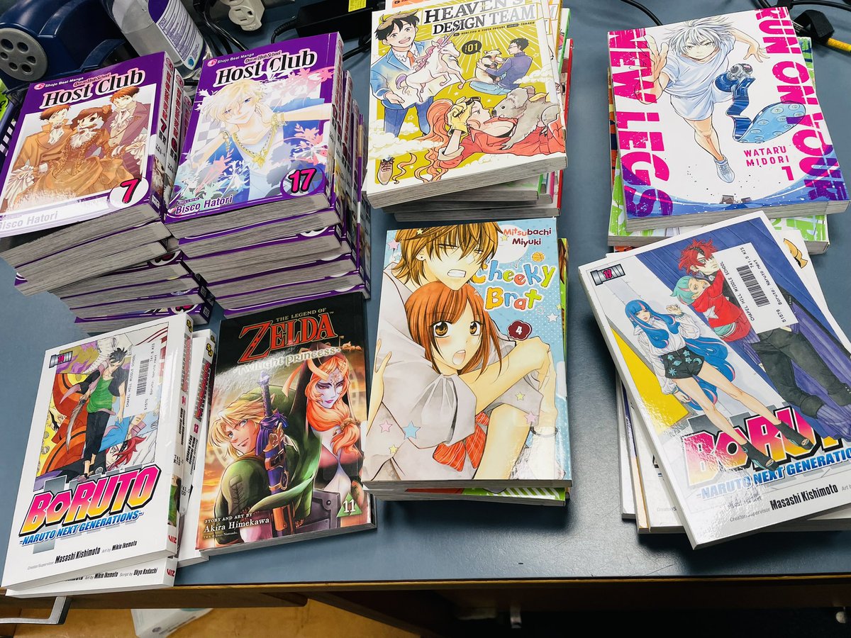 chapelhillms's tweet image. It’s the most wonderful time of the year… our NEW BOOKS ARE COMING IN! There are more boxes on the way so visit the library OFTEN! #BooksForEveryone #ilovedcsd