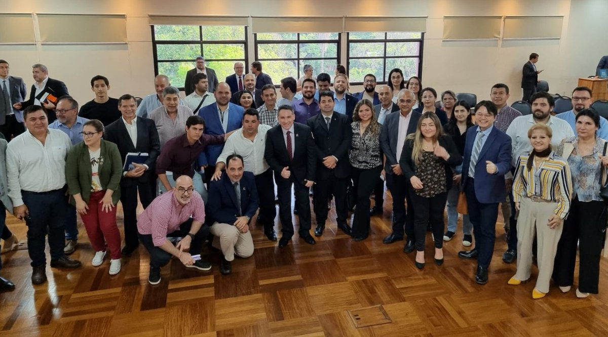 📌Durante el 1er. encuentro con #SINAMIPYMES, el viceministro de Mipymes, <a href="/gustavogimenezf/">Gustavo Gimenez F.</a>, habló sobre los desafíos en materia de digitalización, acceso a mercados, asistencia técnica y formalización financiera de este sector

➕ℹ️ mic.gov.py/mic/w/contenid…

#GobiernoDelParaguay