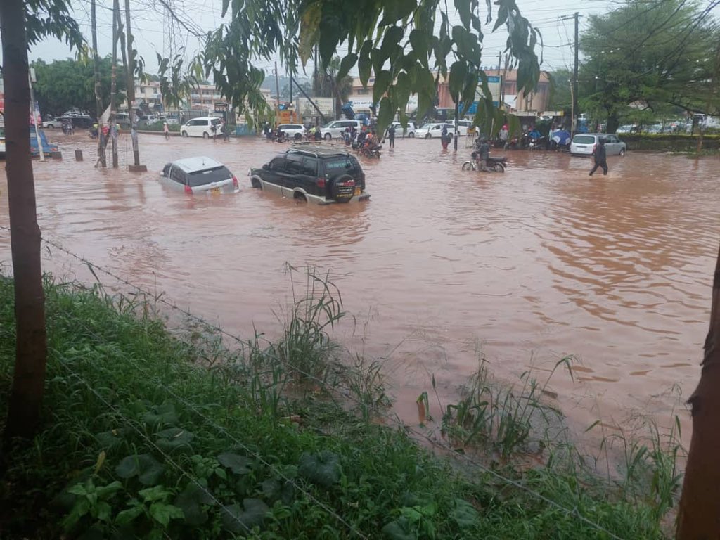 racheallinnea's tweet image. @OPM has issued a warning alert for flood hazards envisaged during this rainy season in Uganda. 

Should we take this warning seriously, oba tetwagala kutunyonyola, twagala vibe? #ClimateAction #Livelihoods #MakComms

@snamso 
📸 Courtesy photo