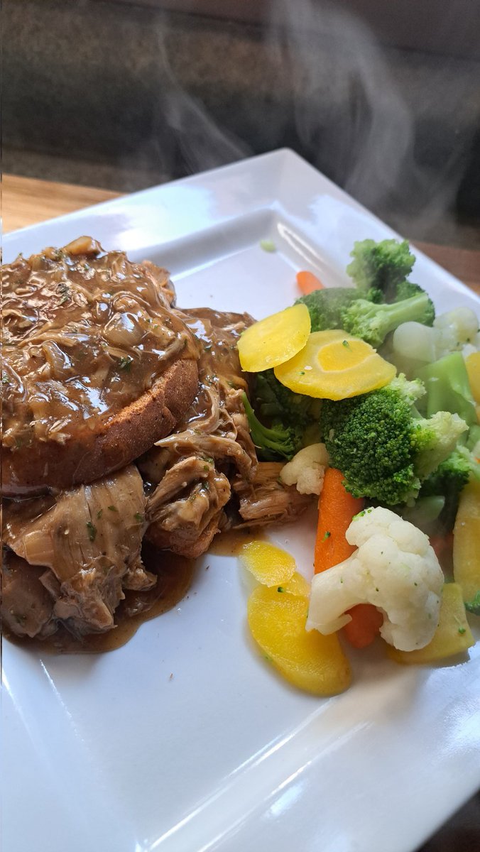 InkedDeviant's tweet photo. ...Hot Turkey Sandwich & Steamed Veg Let's Go...
#downhomecooking #onthefly #mealideas https://t.co/T7Z8SVe9Rb