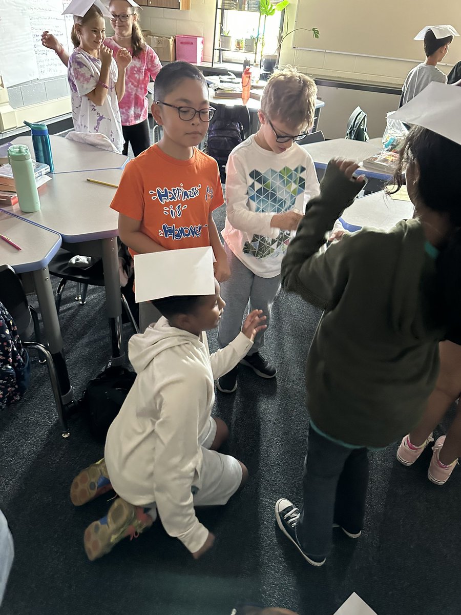 vandesampel77's tweet photo. Learning to #LiftOthersUp turned out to be a great session for our 5th graders today. #Reflective #Engaging #Empowering as we talked about how to assure we are #Embracing one and all. #VerySupportive @HanoverHuskies https://t.co/Uevh2YZrdJ