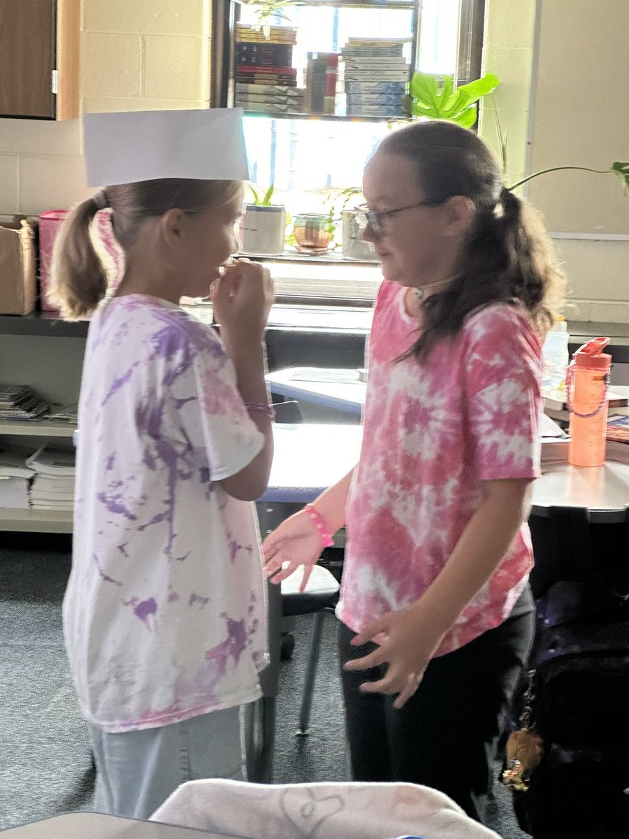vandesampel77's tweet photo. Learning to #LiftOthersUp turned out to be a great session for our 5th graders today. #Reflective #Engaging #Empowering as we talked about how to assure we are #Embracing one and all. #VerySupportive @HanoverHuskies https://t.co/Uevh2YZrdJ