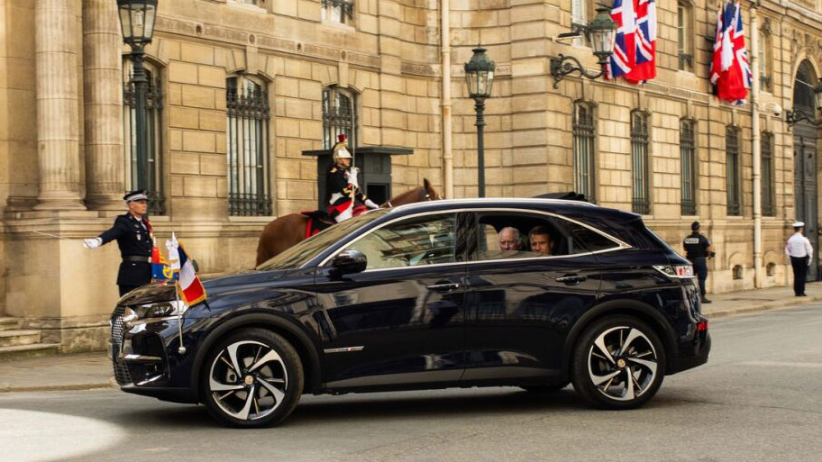 ds_automobiles's tweet photo. The best of French savoir-faire to escort the procession of the state visit of King Charles III and Her Majesty The Queen alongside the President of the French Republic: DS 7 ÉLYSÉE and DS 7 CROSSBACK PRÉSIDENTIEL. https://t.co/HPZelnI8lz