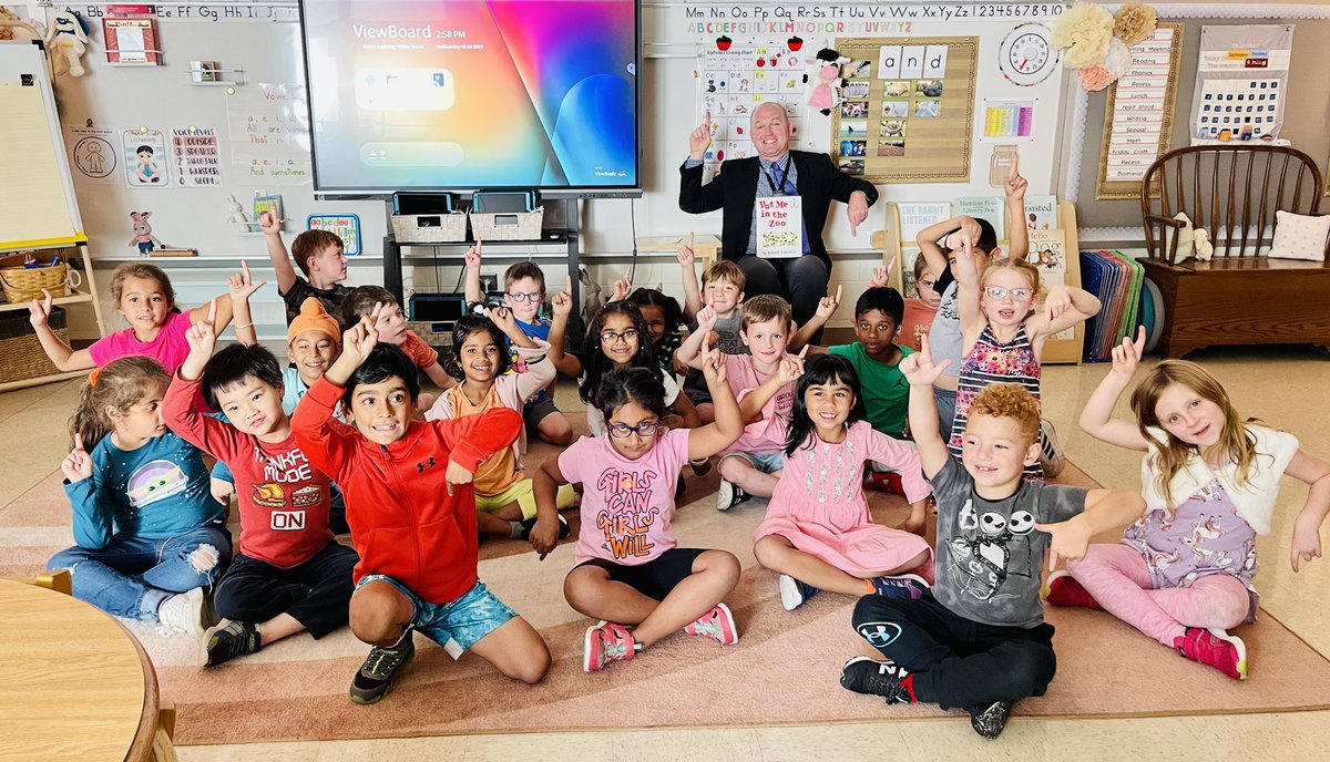 MrBarnett_MECC's tweet photo. The power 2 bounce back ⬇️…⬆️ IS the power of #CometKid 💫 Resilience! Fun 2 guest 📖 2 Mindy Ganz’s Bunnies🐰! We 🗣️ about using strengths💪🏽 &amp; what we’re good at🎯 2 help us 2 recover from setbacks. So many gr8 personal Resilience stories! #MECCtacular 💚 https://t.co/Vo7dlL4RKM