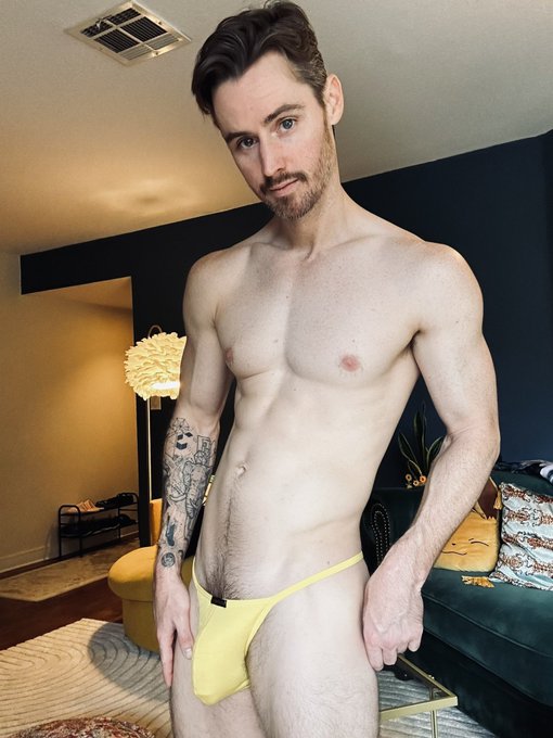 Banana 🍌 https://t.co/NbOiAba5uZ<a href="/tag/shibari"class="tags"><span>#shibari</span></a>